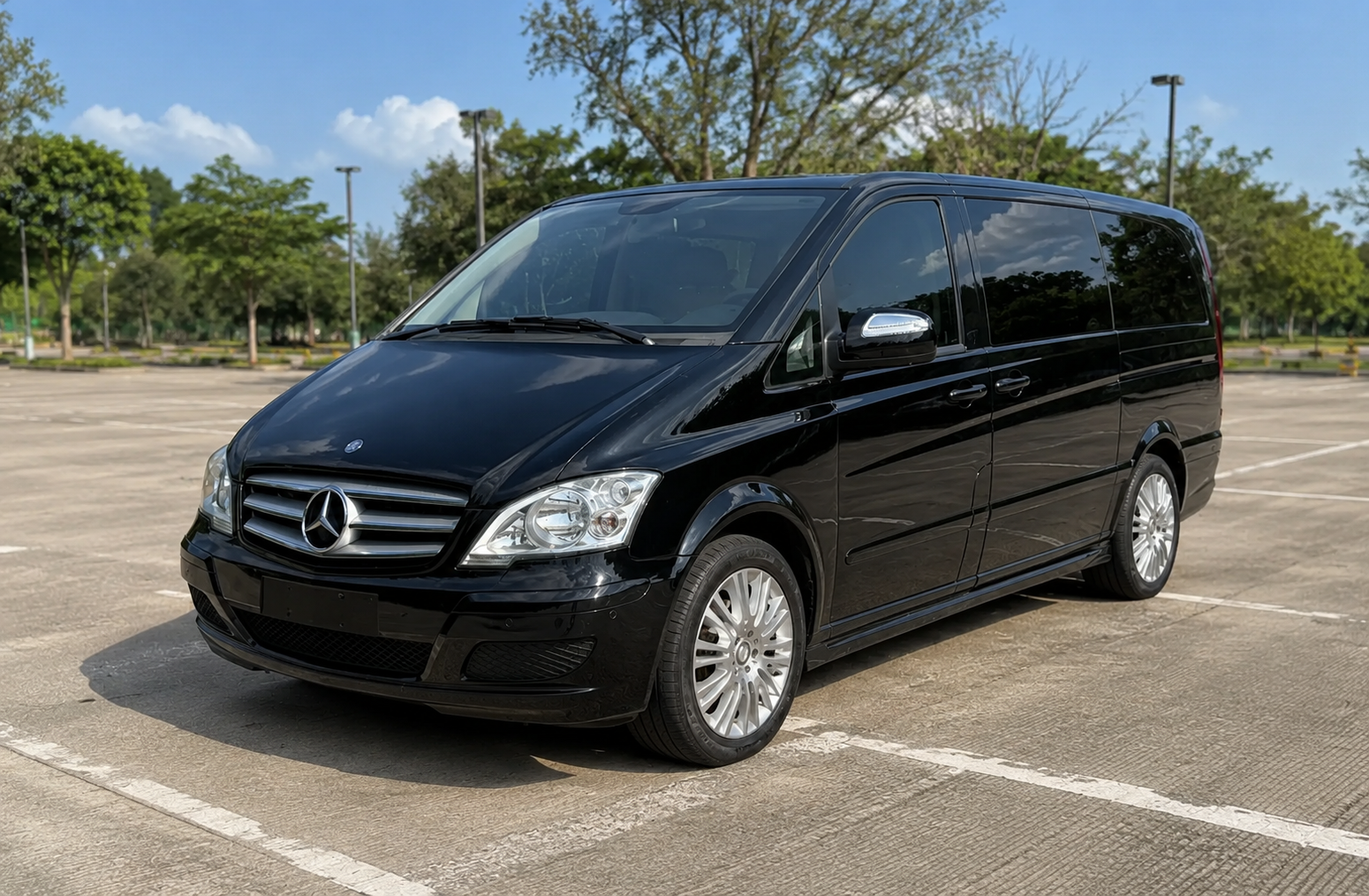 Mercedes Viano — аренда автобуса с водителем