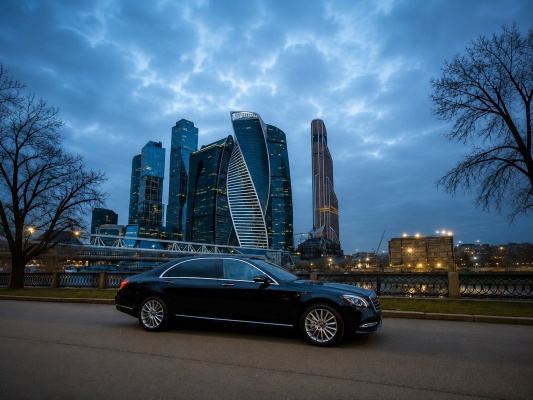 Экскурсия по Москве на люксовом авто