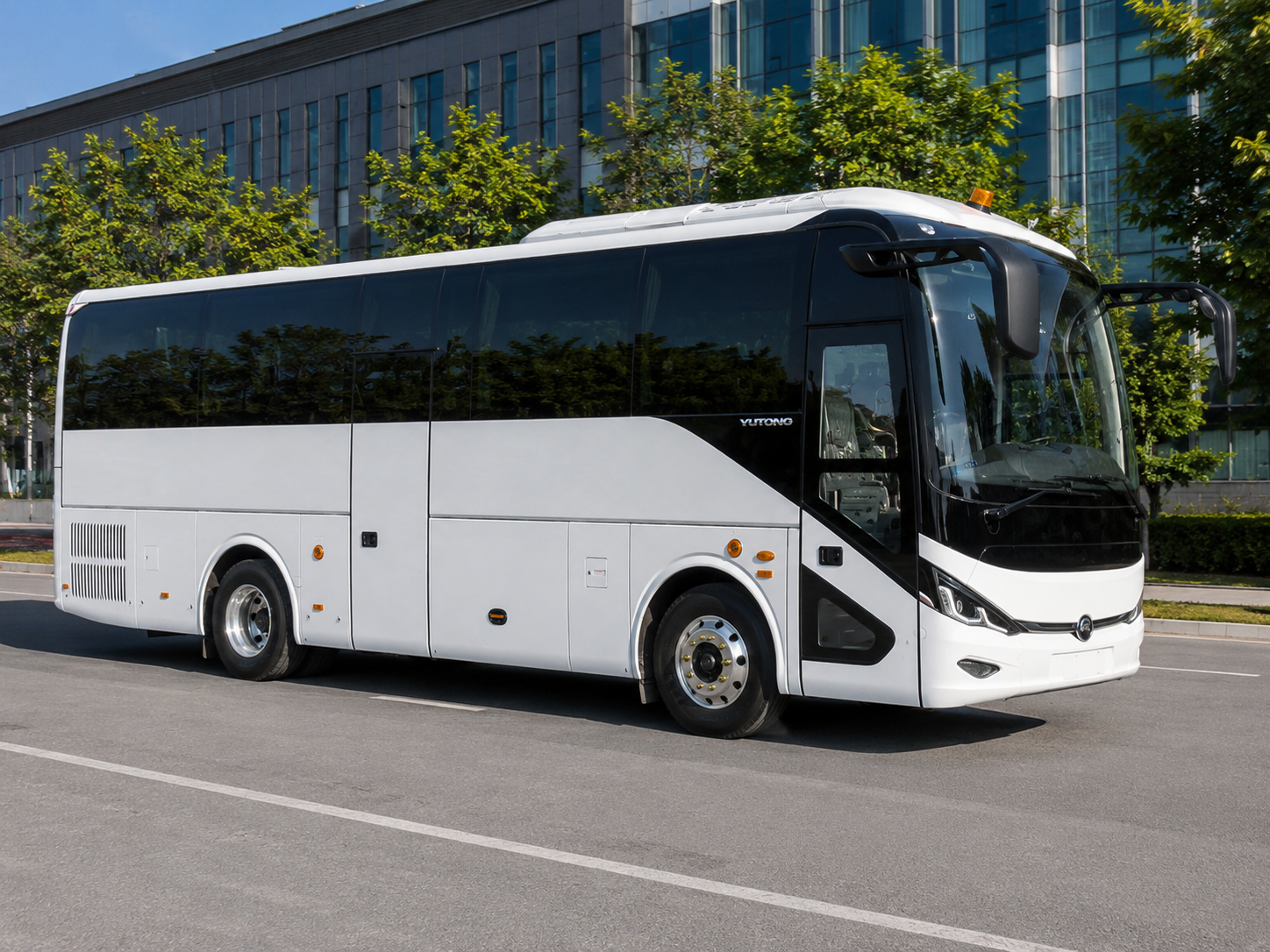 Yutong ZK6947H C9 — аренда автобуса с водителем