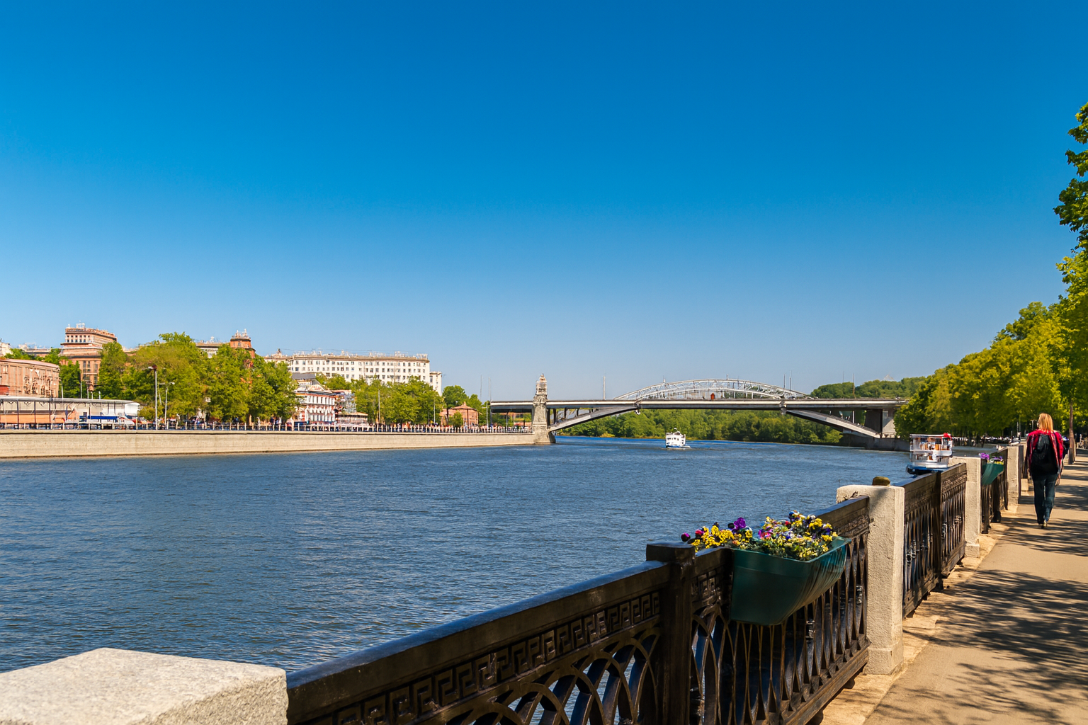 Красивые набережные Москвы для прогулок: гид от местного жителя